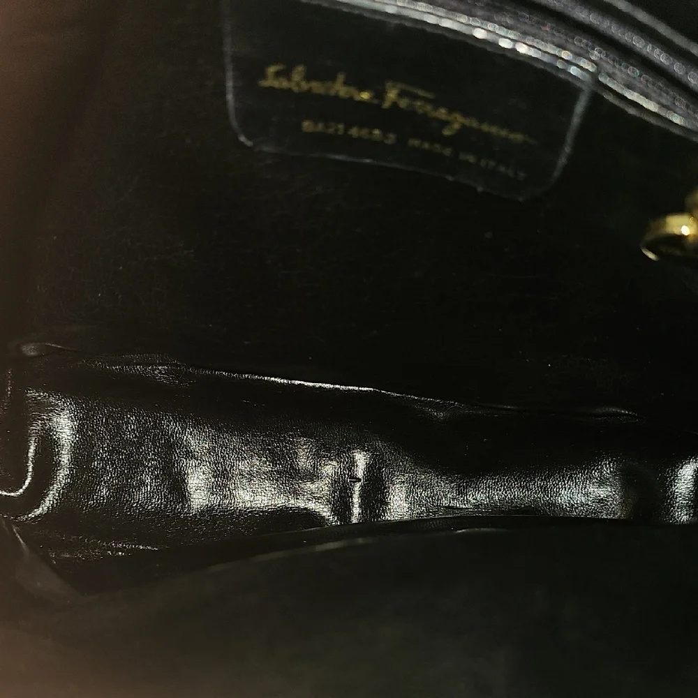 Salvatore Ferragamo Vara Vintage Deeo NAVY Leather Camera Bag Crossbody